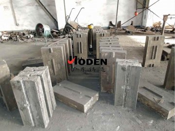 面對(duì)板錘問(wèn)題鑄造廠家應(yīng)該怎么解決？